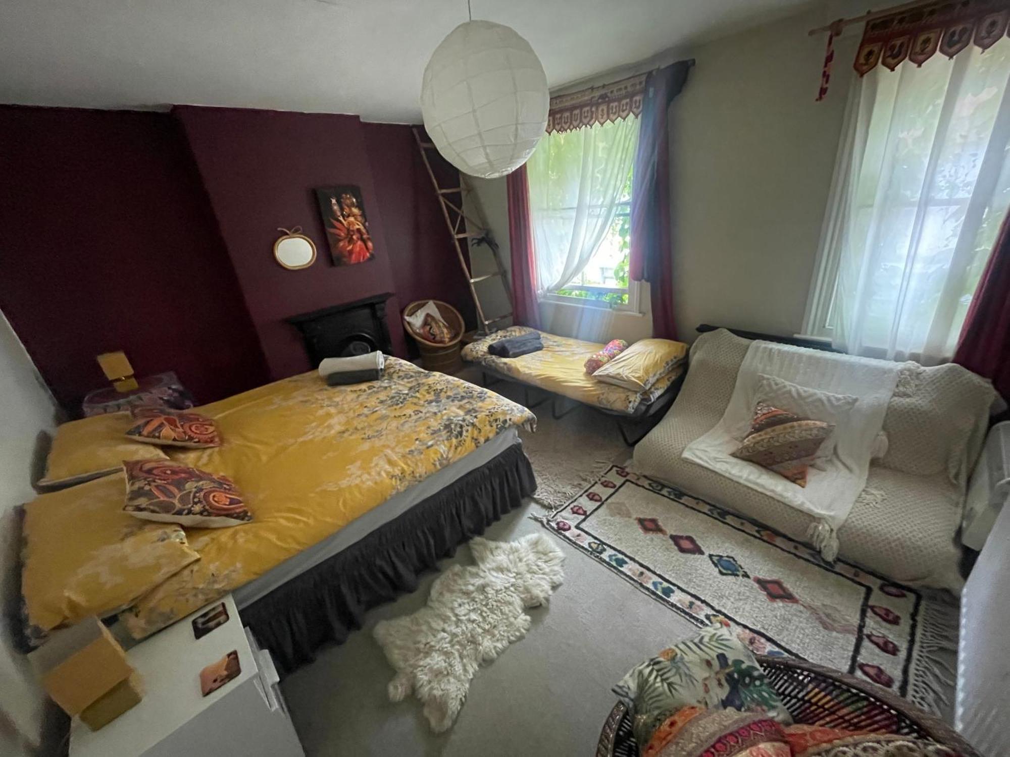 Homestay In The Heart Of Avalon Глостънбъри Екстериор снимка