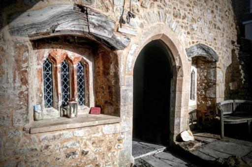 Homestay In The Heart Of Avalon Глостънбъри Екстериор снимка