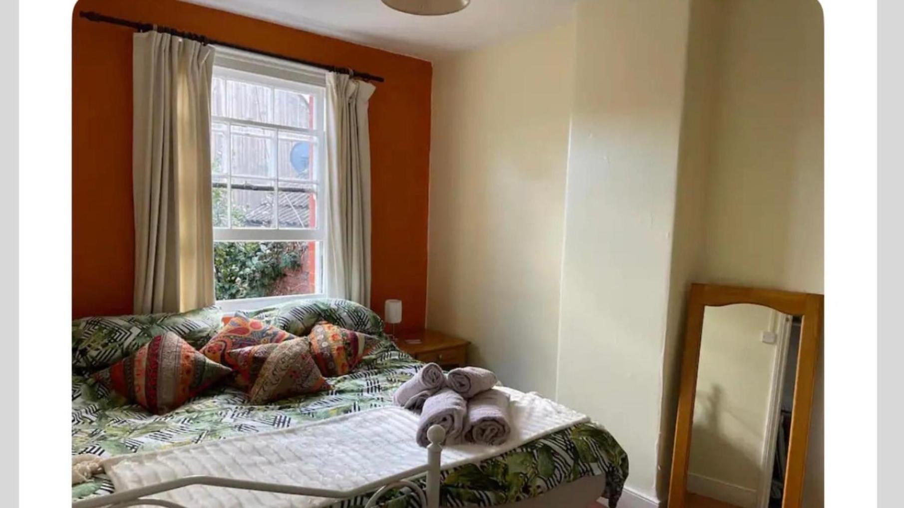 Homestay In The Heart Of Avalon Глостънбъри Екстериор снимка