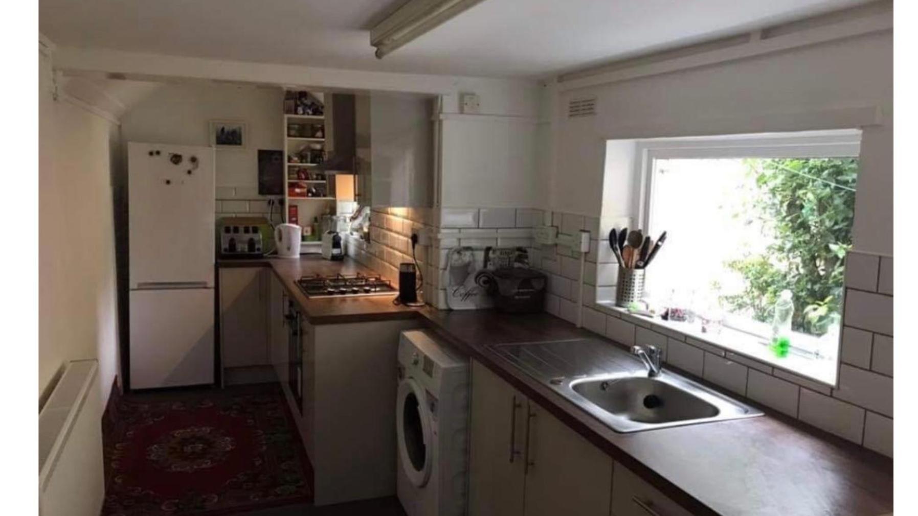 Homestay In The Heart Of Avalon Глостънбъри Екстериор снимка